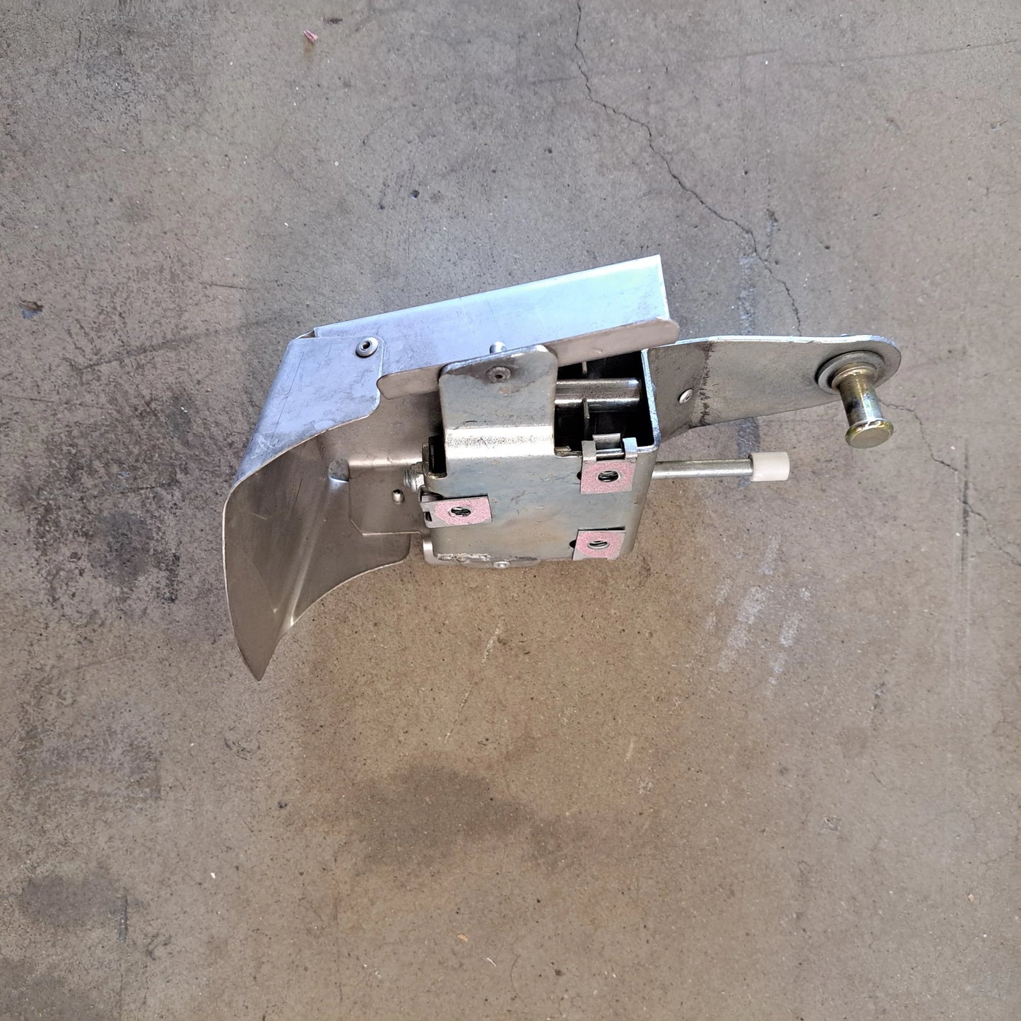 USED ELISE ENGINE COVER STRIKER - C120B0007F
