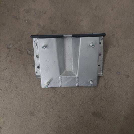 Used Upper Airbag Bracket Assembly, B121U0095F