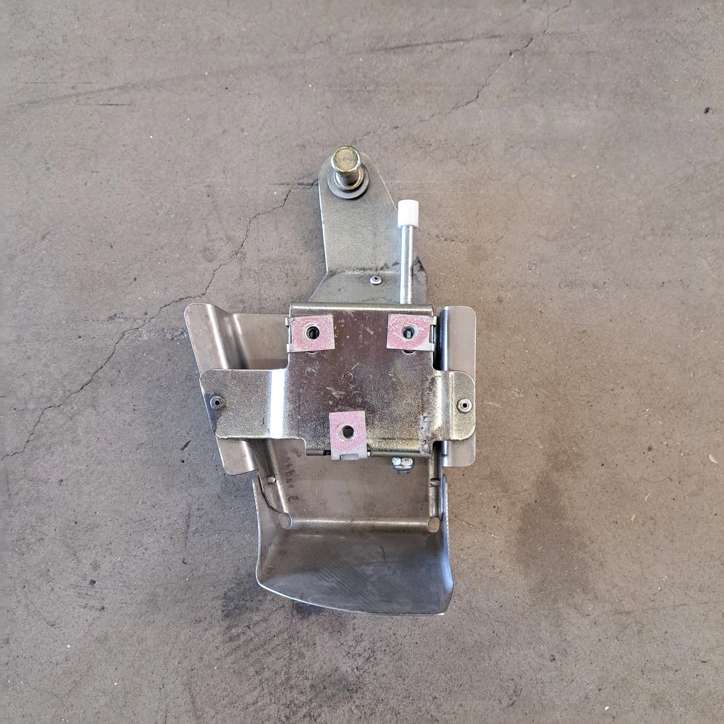 USED ELISE ENGINE COVER STRIKER - C120B0007F