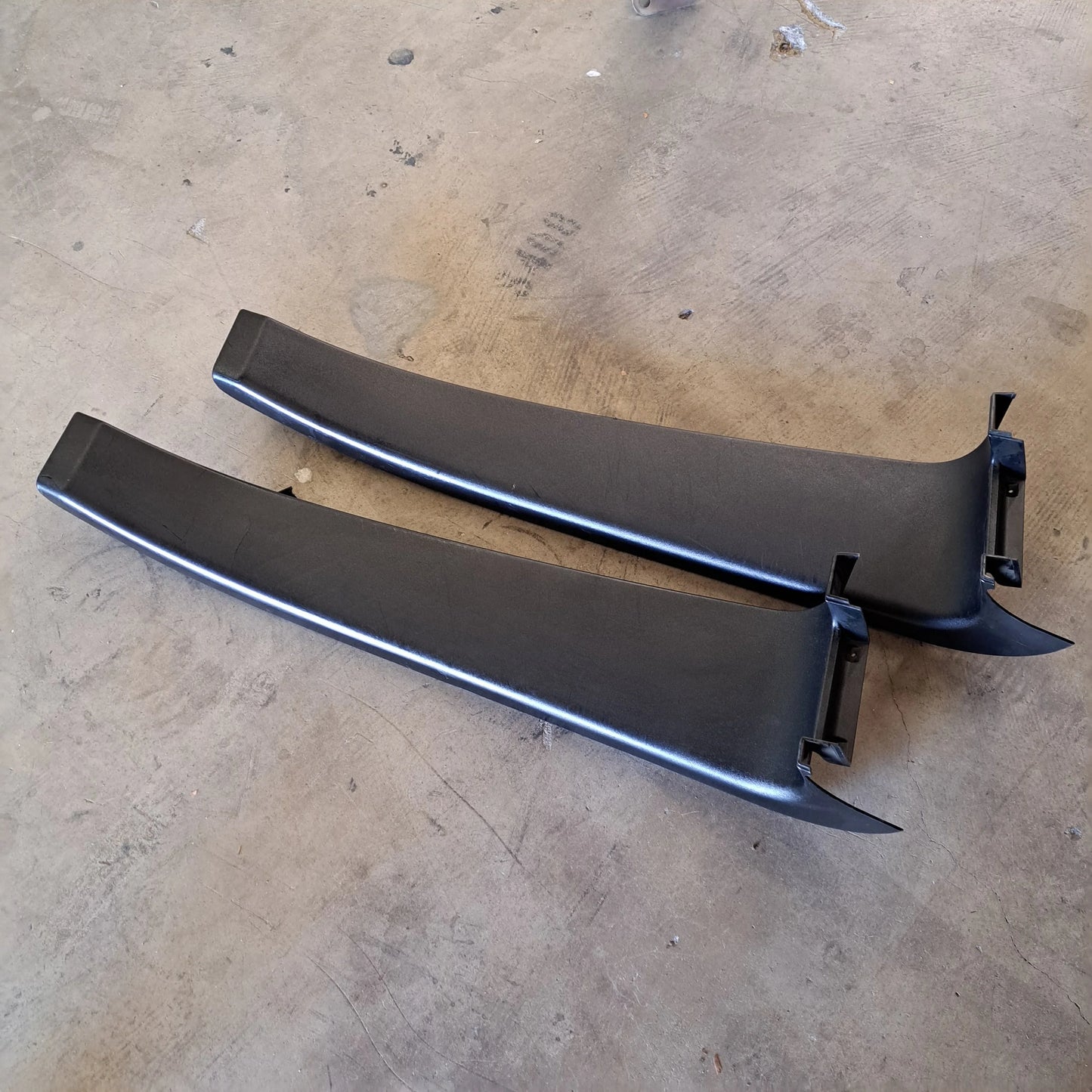 USED LH SIDE SILL MOLDING - C117U0117F