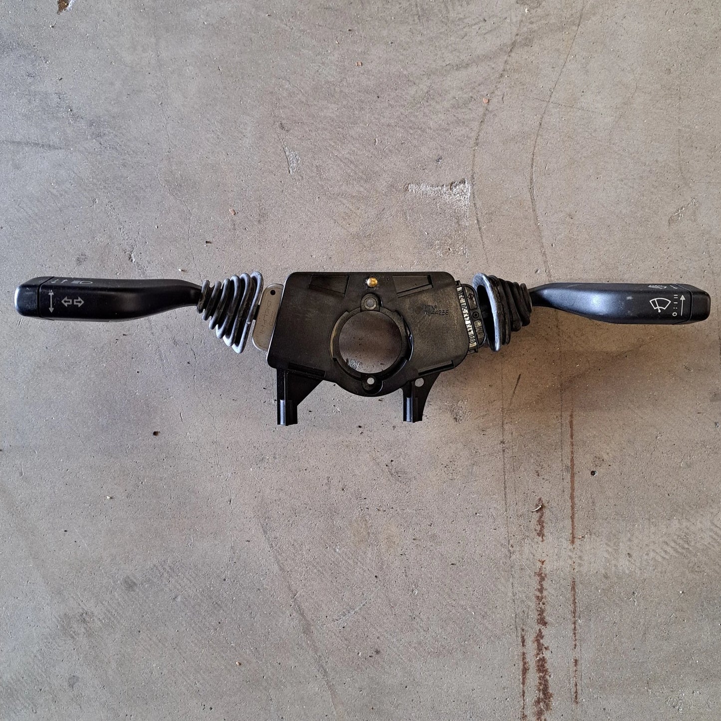 USED TURN SIGNAL AND WIPER STALKS