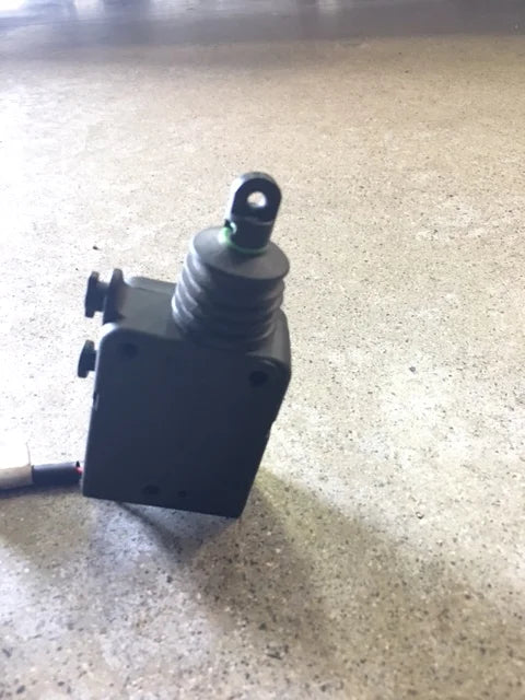 Used Central Door Locking Actuator, B116M6039F