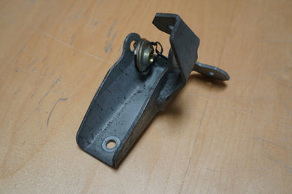 Used Front Upper Shock Bkt, RH Pass, B116C0010F